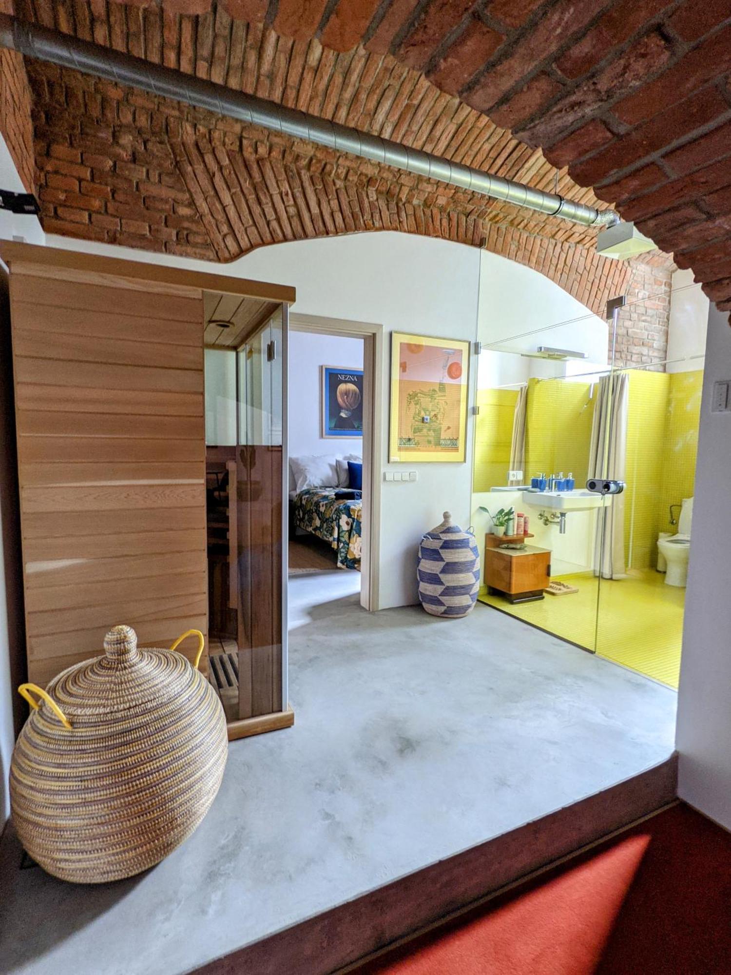 Romantic And Atypical Apartments In Prague'S Montmartre 外观 照片
